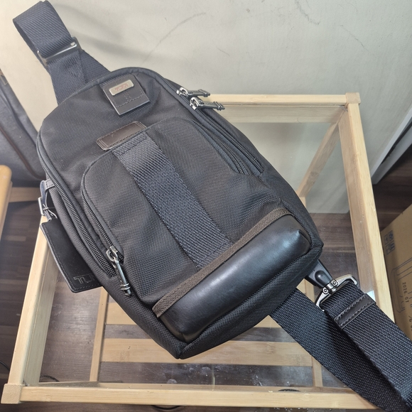 Tumi Black Men's Belt Bag - Picture 2 of 10